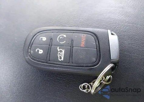 2023 Jeep Cherokee Altitude Lux 4X4 z USA, uszkodzony, nr VIN 1C4PJMMB0PD106949